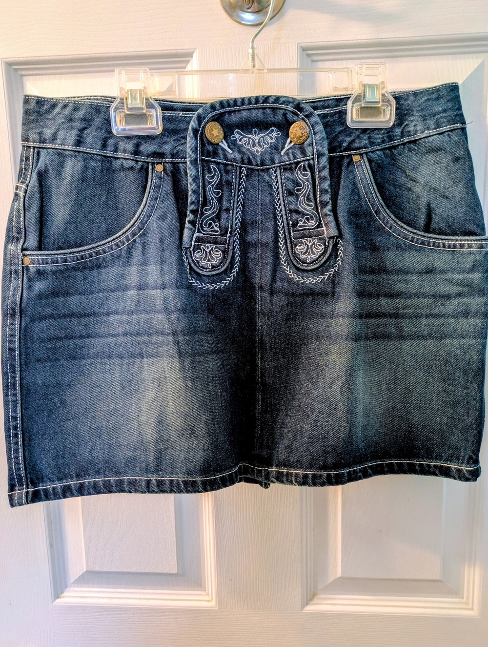 Der Waldschutz Austrian Embroidered Denim Skirt